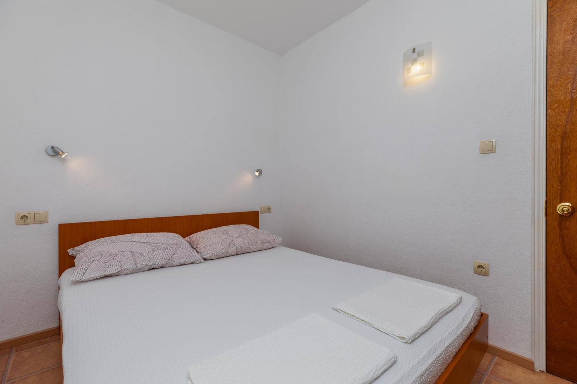 Apartments With A Parking Space Podaca, Makarska - 6050 Bilik gambar
