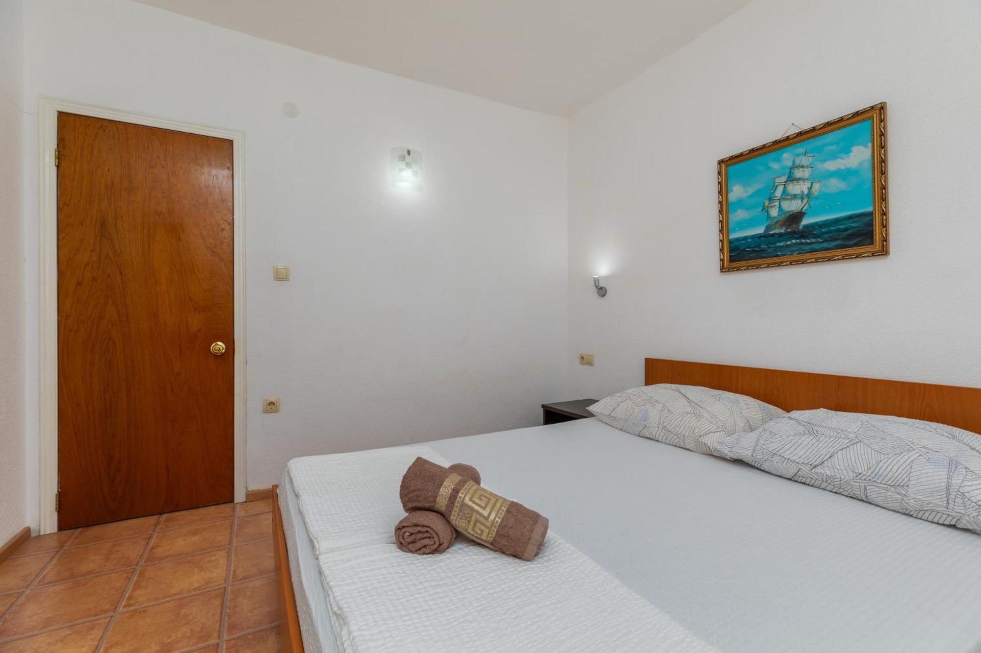Apartments With A Parking Space Podaca, Makarska - 6050 Bilik gambar